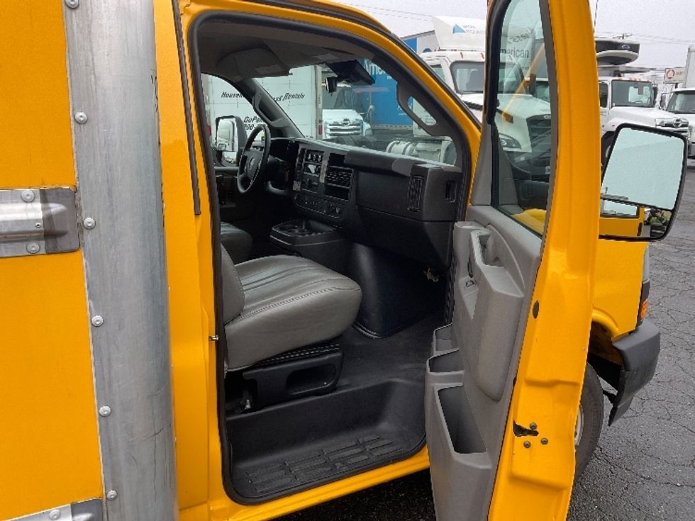 Light Duty Box Truck-Light and Medium Duty Trucks-GMC-2021-Savana G33903-Tacoma-WA-87,479\n\t\tmiles-$ 29,250 - Image 20