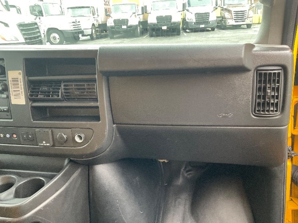 Light Duty Box Truck-Light and Medium Duty Trucks-GMC-2021-Savana G33903-Tacoma-WA-87,479\n\t\tmiles-$ 29,250 - Image 21