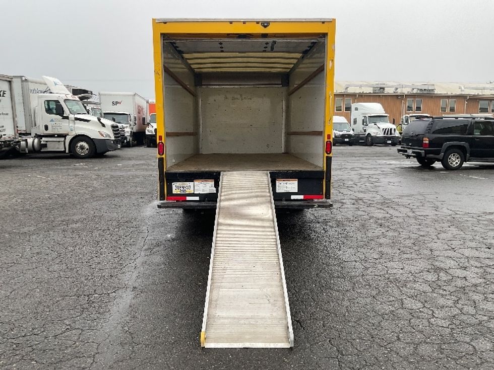 Light Duty Box Truck-Light and Medium Duty Trucks-GMC-2021-Savana G33903-Tacoma-WA-87,479\n\t\tmiles-$ 29,250 - Image 9