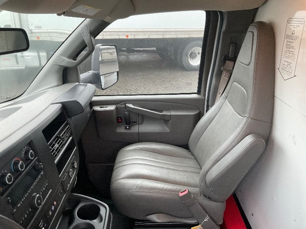 Light Duty Box Truck-Light and Medium Duty Trucks-GMC-2021-Savana G33903-Tacoma-WA-90,577\n\t\tmiles-$ 31,750 - Image 19