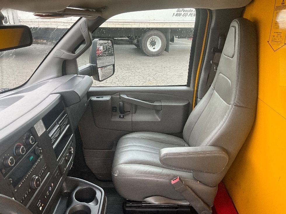 Light Duty Box Truck-Light and Medium Duty Trucks-GMC-2021-Savana G33903-Tacoma-WA-94,760\n\t\tmiles-$ 28,250 - Image 19