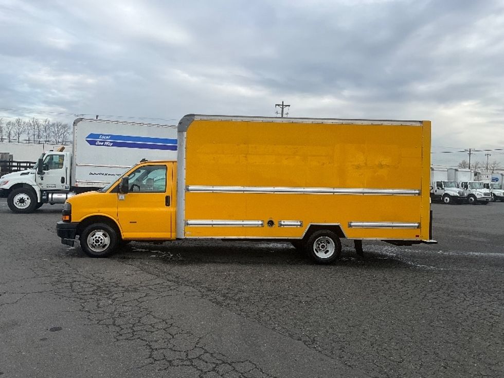 Light Duty Box Truck-Light and Medium Duty Trucks-GMC-2021-Savana G33903-Tacoma-WA-94,760\n\t\tmiles-$ 28,250 - Image 4