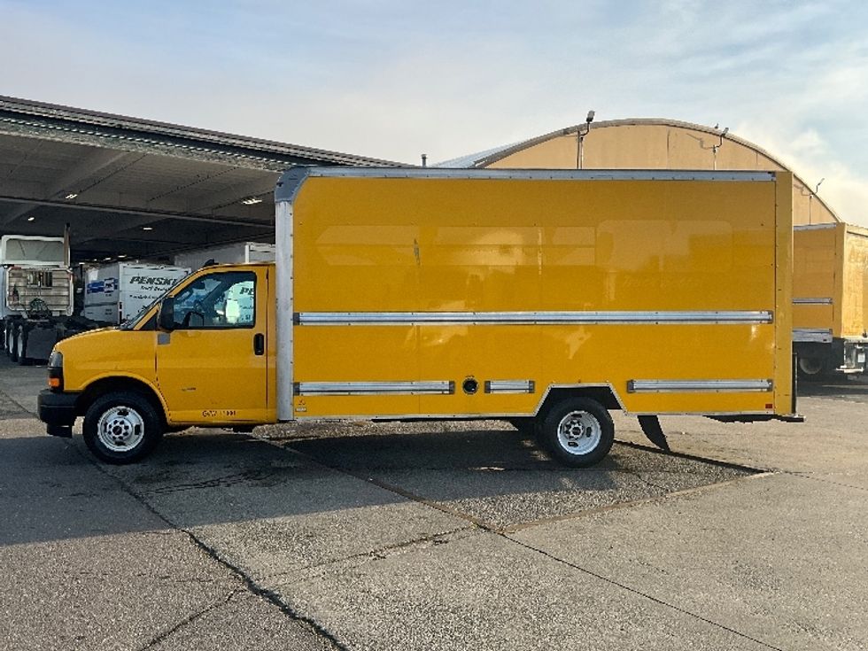 Light Duty Box Truck-Light and Medium Duty Trucks-GMC-2021-Savana G33903-Tacoma-WA-97,694\n\t\tmiles-$ 28,000 - Image 4