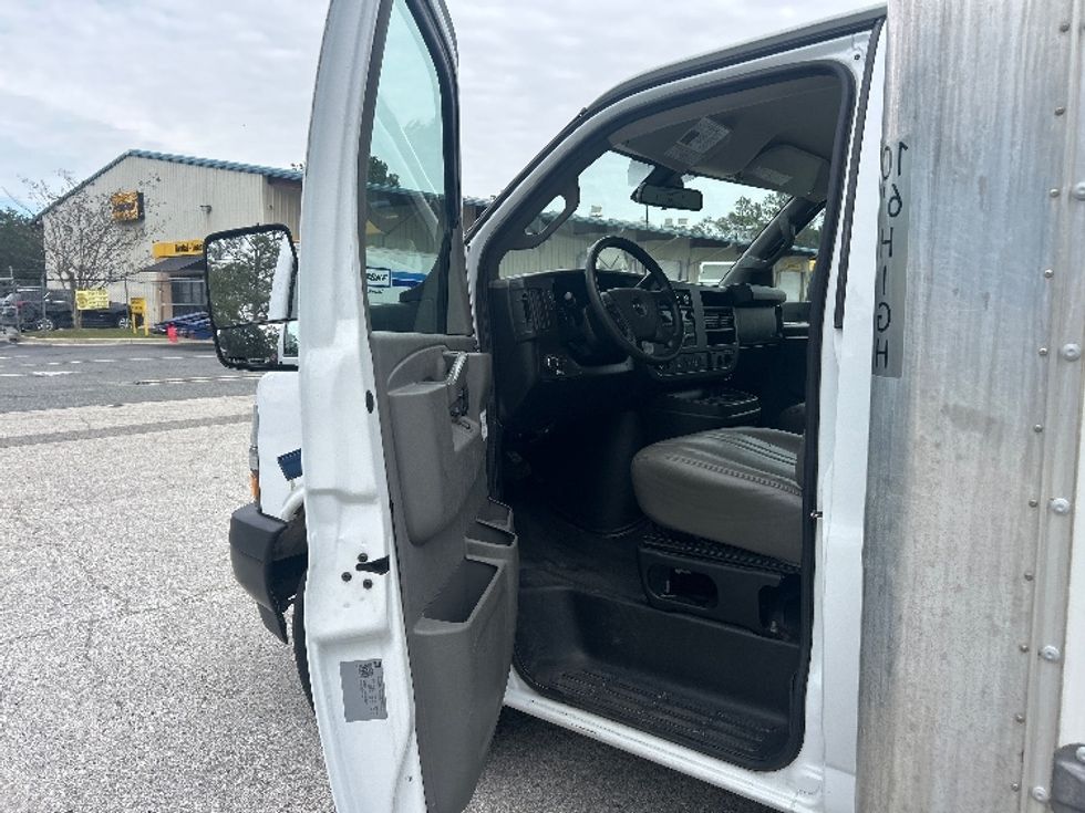Light Duty Box Truck-Light and Medium Duty Trucks-GMC-2021-Savana G33903-Tallahassee-FL-85,729\n\t\tmiles-$ 32,500 - Image 16