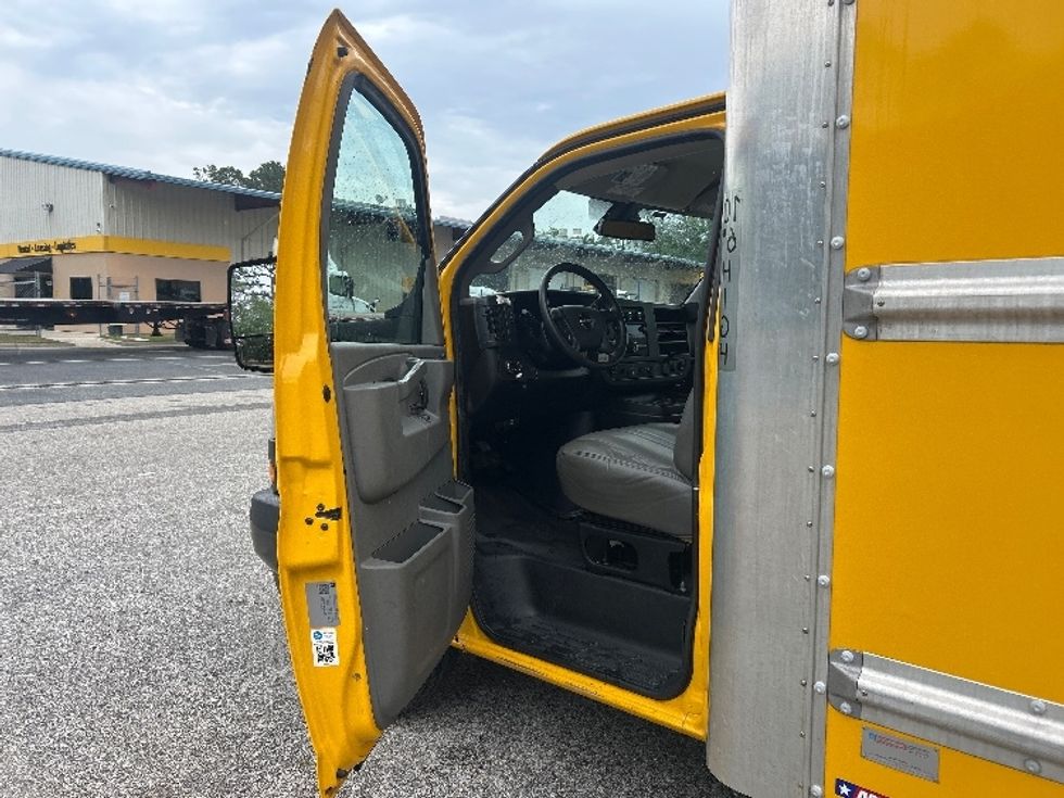 Light Duty Box Truck-Light and Medium Duty Trucks-GMC-2021-Savana G33903-Tallahassee-FL-91,068\n\t\tmiles-$ 26,500 - Image 16