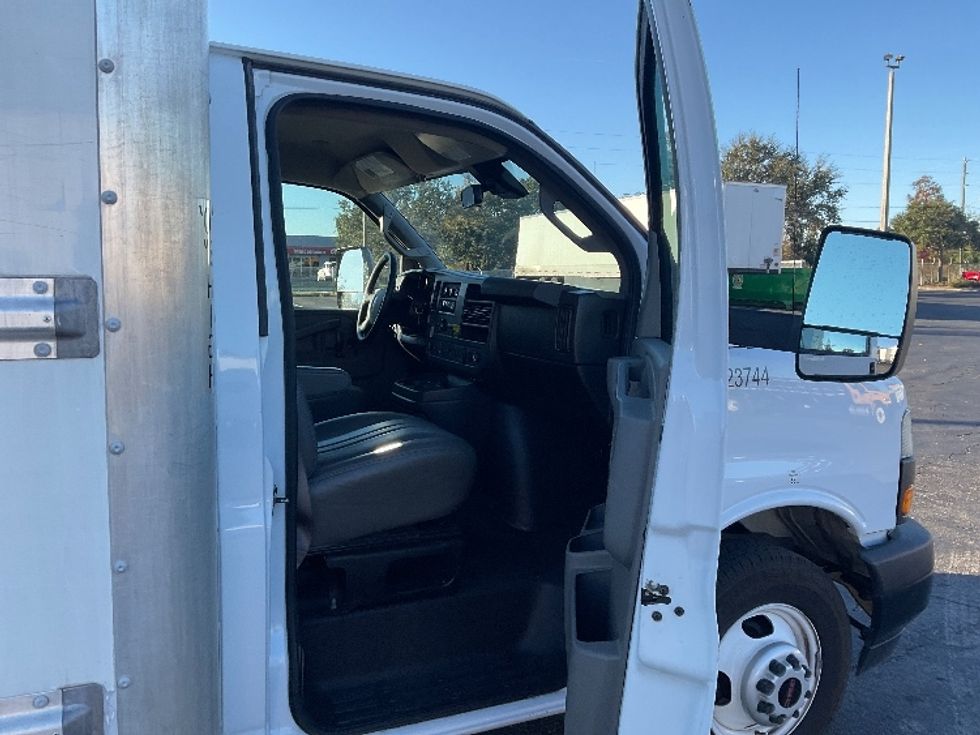 Light Duty Box Truck-Light and Medium Duty Trucks-GMC-2021-Savana G33903-Tampa-FL-102,178\n\t\tmiles-$ 29,750 - Image 19