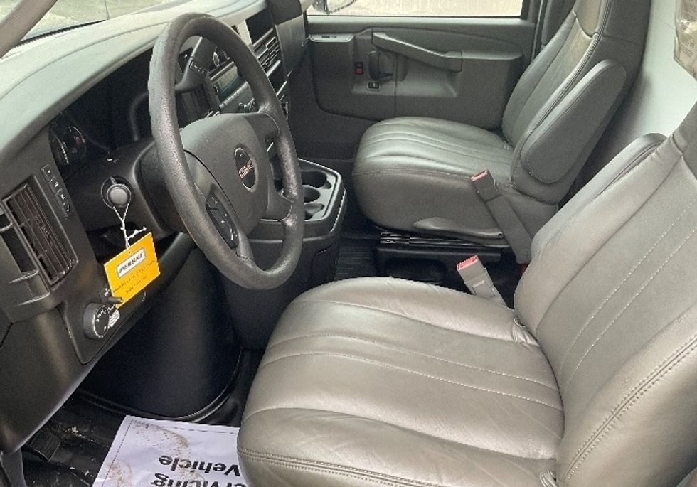 Light Duty Box Truck-Light and Medium Duty Trucks-GMC-2021-Savana G33903-Tampa-FL-104,227\n\t\tmiles-$ 30,250 - Image 19