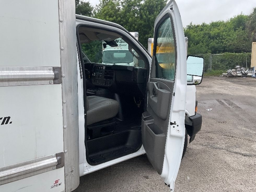 Light Duty Box Truck-Light and Medium Duty Trucks-GMC-2021-Savana G33903-Tampa-FL-104,227\n\t\tmiles-$ 30,250 - Image 20