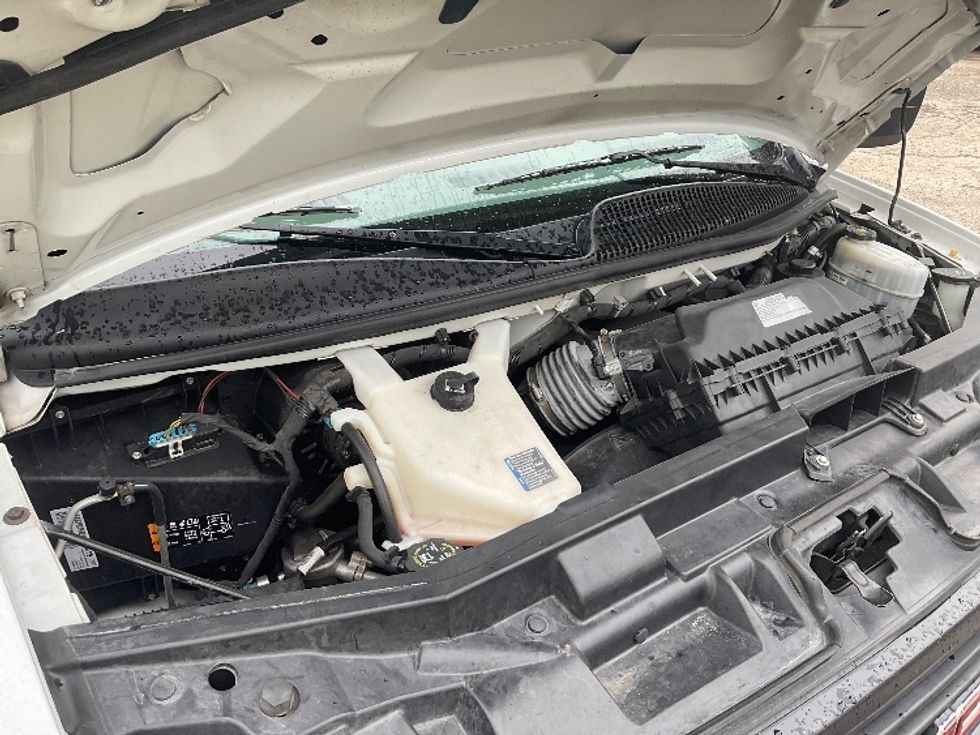 Light Duty Box Truck-Light and Medium Duty Trucks-GMC-2021-Savana G33903-Tampa-FL-104,227\n\t\tmiles-$ 30,250 - Image 23