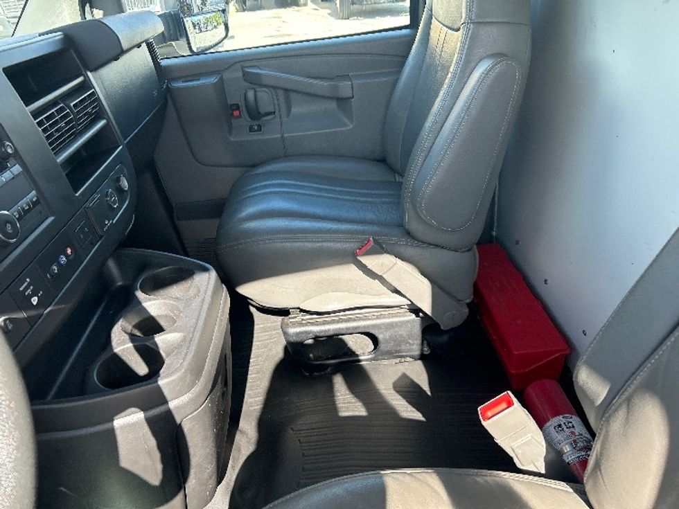 Light Duty Box Truck-Light and Medium Duty Trucks-GMC-2021-Savana G33903-Tampa-FL-111,493\n\t\tmiles-$ 28,500 - Image 19