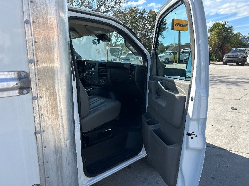 Light Duty Box Truck-Light and Medium Duty Trucks-GMC-2021-Savana G33903-Tampa-FL-111,493\n\t\tmiles-$ 28,500 - Image 20