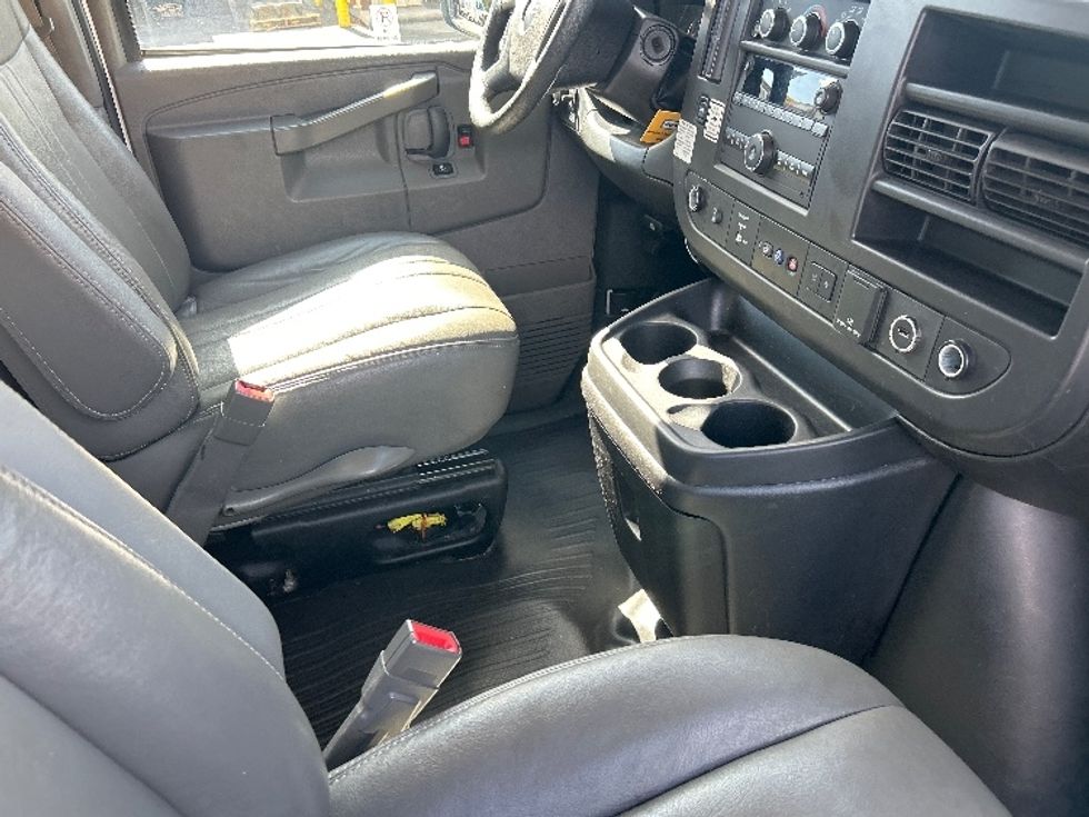 Light Duty Box Truck-Light and Medium Duty Trucks-GMC-2021-Savana G33903-Tampa-FL-111,493\n\t\tmiles-$ 28,500 - Image 22