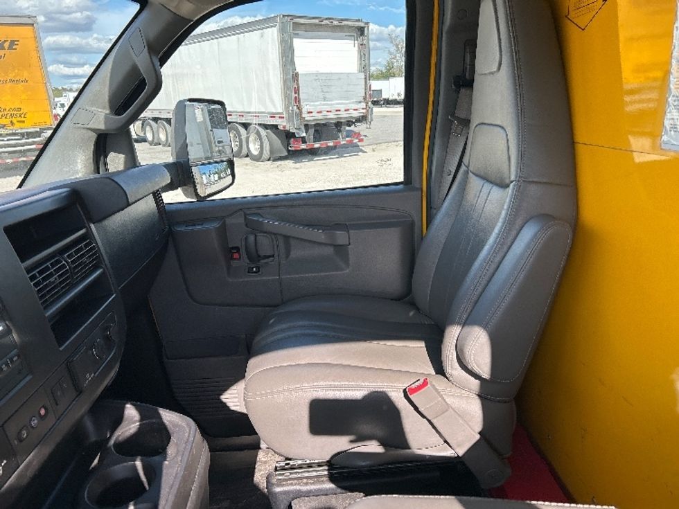 Light Duty Box Truck-Light and Medium Duty Trucks-GMC-2021-Savana G33903-Tampa-FL-115,455\n\t\tmiles-$ 25,250 - Image 17