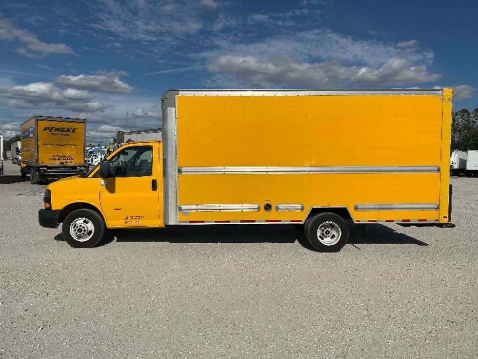 Light Duty Box Truck-Light and Medium Duty Trucks-GMC-2021-Savana G33903-Tampa-FL-115,455\n\t\tmiles-$ 25,250 - Image 4