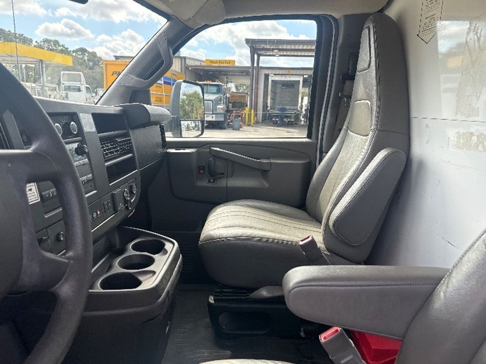 Light Duty Box Truck-Light and Medium Duty Trucks-GMC-2021-Savana G33903-Tampa-FL-115,638\n\t\tmiles-$ 28,250 - Image 19