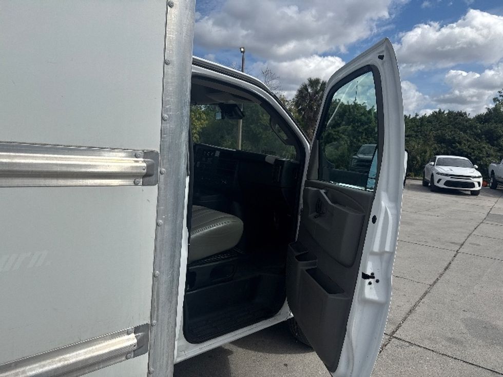 Light Duty Box Truck-Light and Medium Duty Trucks-GMC-2021-Savana G33903-Tampa-FL-115,638\n\t\tmiles-$ 28,250 - Image 20