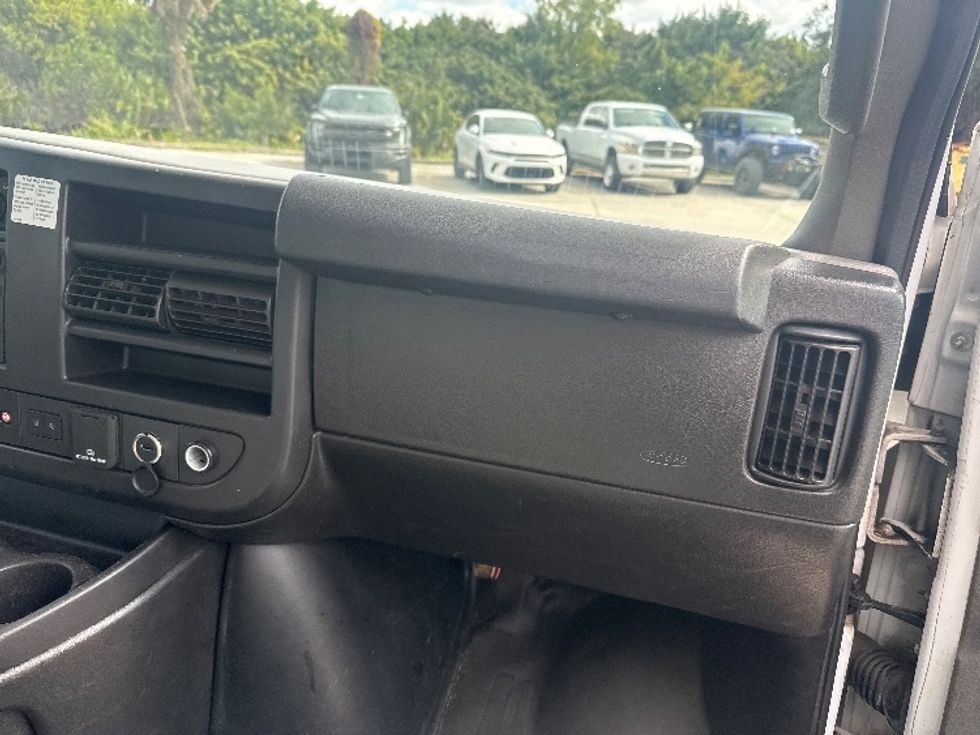 Light Duty Box Truck-Light and Medium Duty Trucks-GMC-2021-Savana G33903-Tampa-FL-115,638\n\t\tmiles-$ 28,250 - Image 21