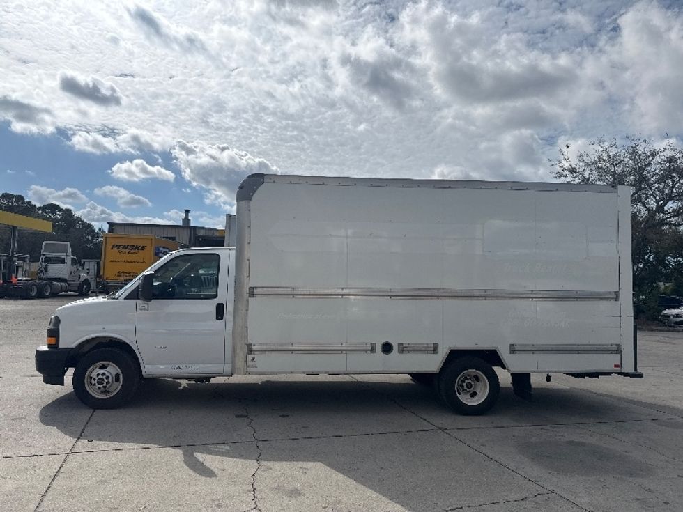 Light Duty Box Truck-Light and Medium Duty Trucks-GMC-2021-Savana G33903-Tampa-FL-115,638\n\t\tmiles-$ 28,250 - Image 4