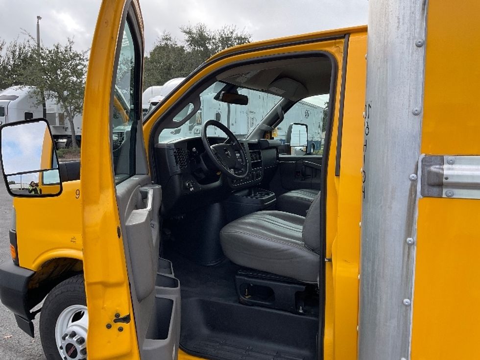 Light Duty Box Truck-Light and Medium Duty Trucks-GMC-2021-Savana G33903-Tampa-FL-122,250\n\t\tmiles-$ 24,250 - Image 16