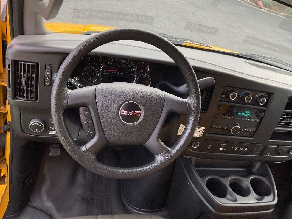 Light Duty Box Truck-Light and Medium Duty Trucks-GMC-2021-Savana G33903-Tampa-FL-122,250\n\t\tmiles-$ 24,250 - Image 18