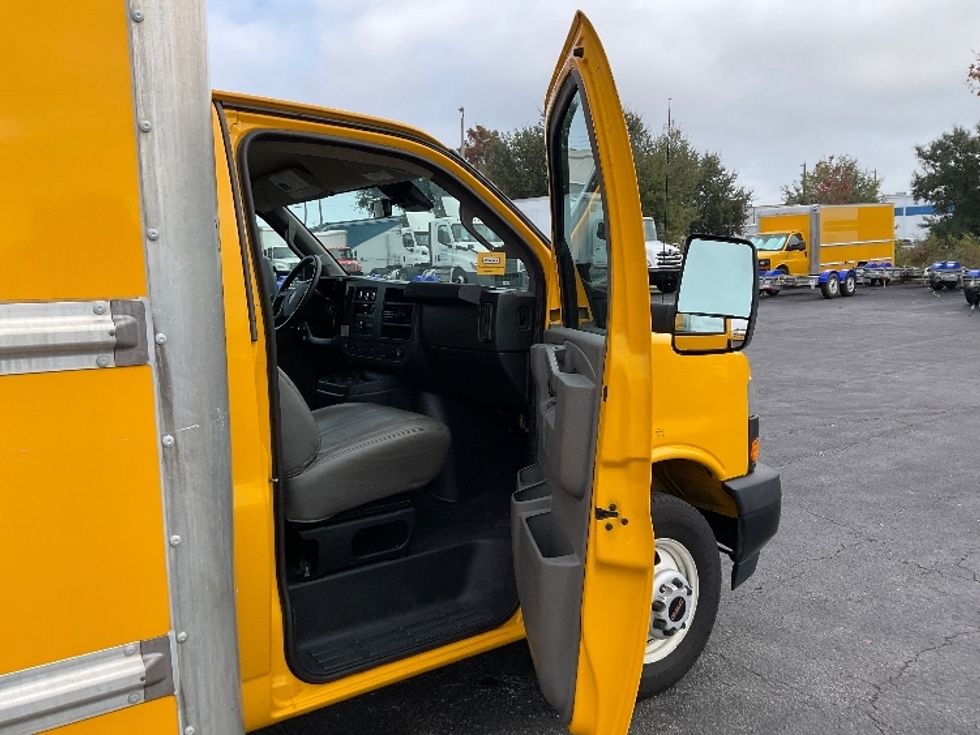 Light Duty Box Truck-Light and Medium Duty Trucks-GMC-2021-Savana G33903-Tampa-FL-122,250\n\t\tmiles-$ 24,250 - Image 20
