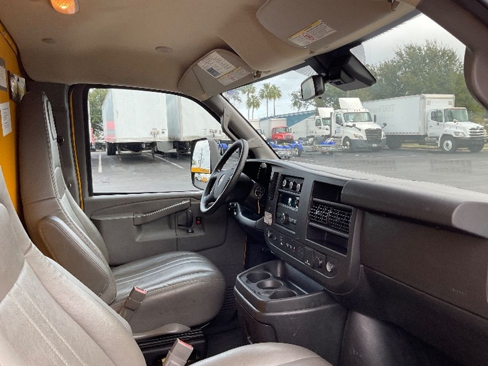 Light Duty Box Truck-Light and Medium Duty Trucks-GMC-2021-Savana G33903-Tampa-FL-122,250\n\t\tmiles-$ 24,250 - Image 22