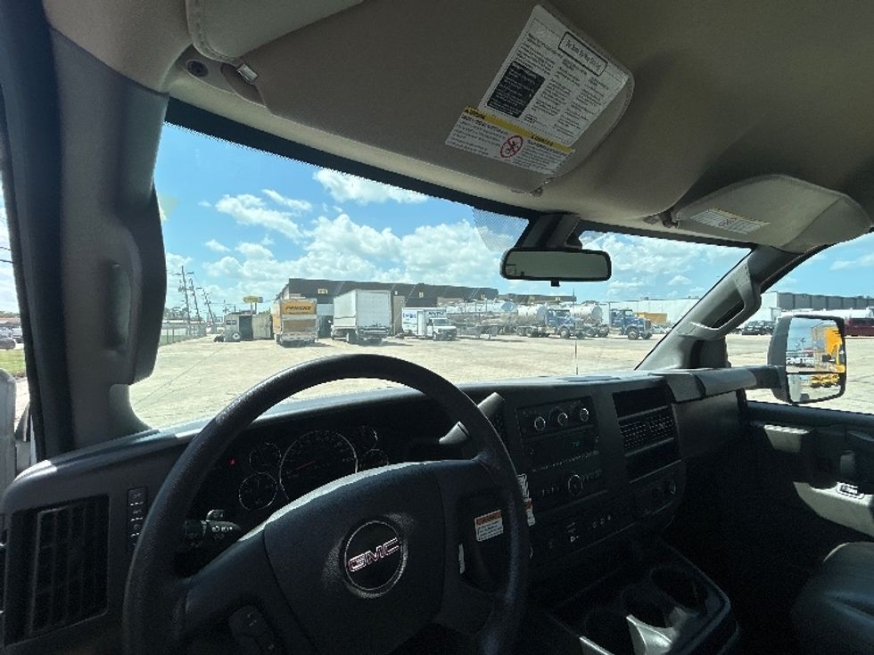 Light Duty Box Truck-Light and Medium Duty Trucks-GMC-2021-Savana G33903-Tampa-FL-129,647\n\t\tmiles-$ 25,250 - Image 17