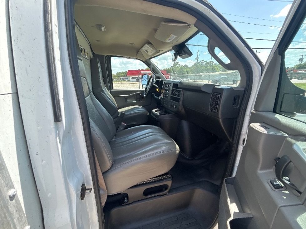 Light Duty Box Truck-Light and Medium Duty Trucks-GMC-2021-Savana G33903-Tampa-FL-129,647\n\t\tmiles-$ 25,250 - Image 19
