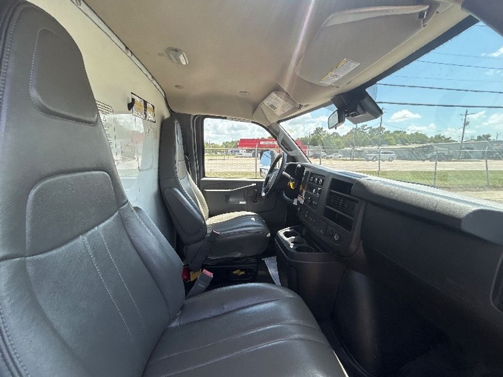 Light Duty Box Truck-Light and Medium Duty Trucks-GMC-2021-Savana G33903-Tampa-FL-129,647\n\t\tmiles-$ 25,250 - Image 21