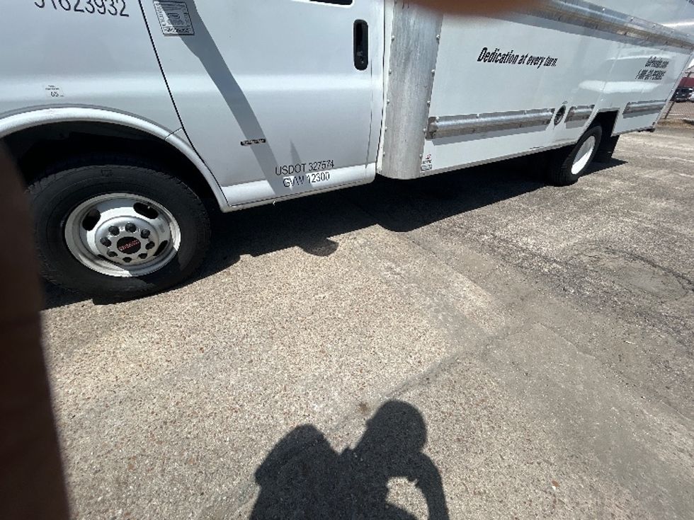 Light Duty Box Truck-Light and Medium Duty Trucks-GMC-2021-Savana G33903-Tampa-FL-129,647\n\t\tmiles-$ 25,250 - Image 5