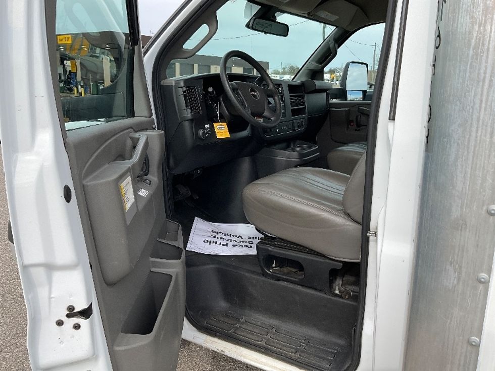 Light Duty Box Truck-Light and Medium Duty Trucks-GMC-2021-Savana G33903-Tampa-FL-51,646\n\t\tmiles-$ 36,250 - Image 14