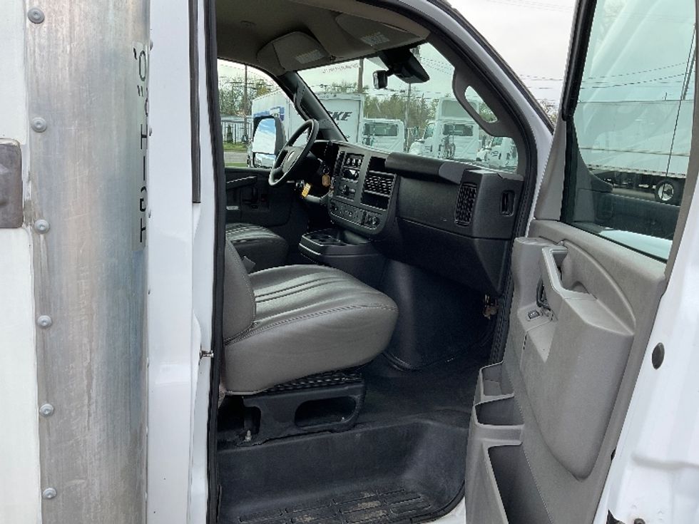 Light Duty Box Truck-Light and Medium Duty Trucks-GMC-2021-Savana G33903-Tampa-FL-51,646\n\t\tmiles-$ 36,250 - Image 18