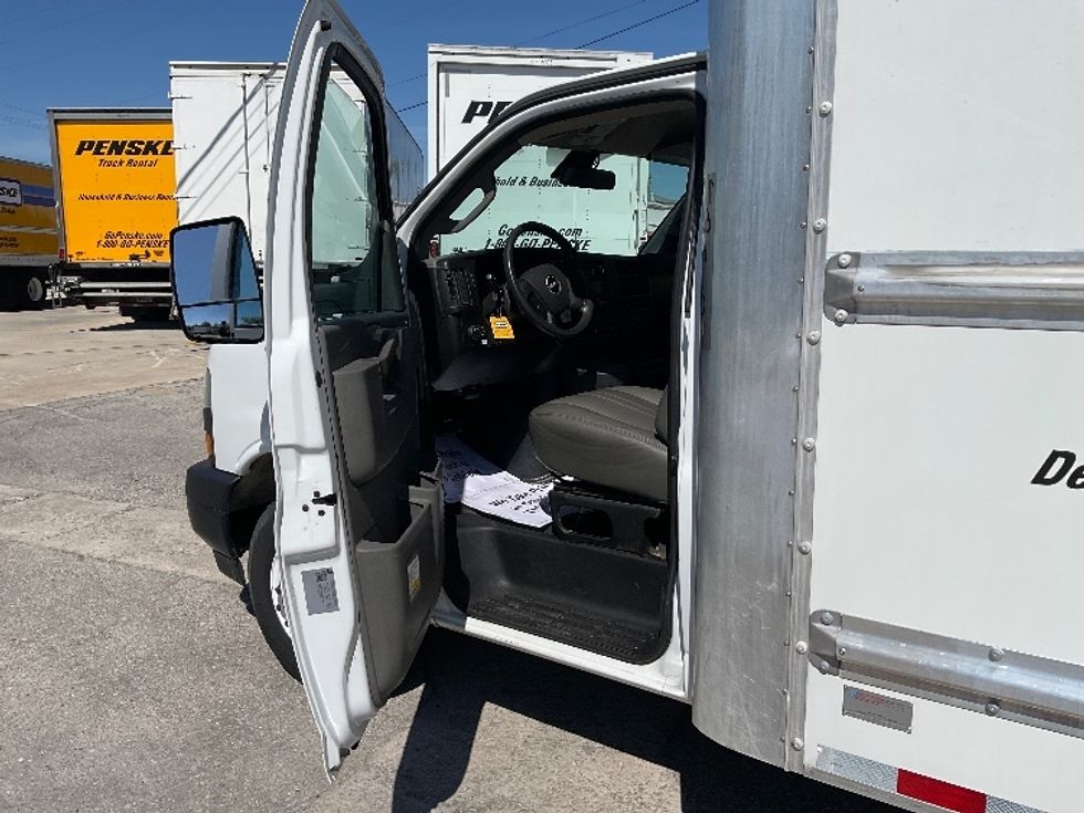 Light Duty Box Truck-Light and Medium Duty Trucks-GMC-2021-Savana G33903-Tampa-FL-62,106\n\t\tmiles-$ 35,250 - Image 15
