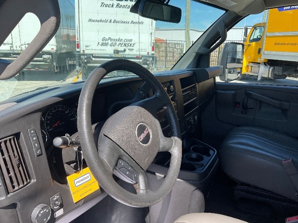 Light Duty Box Truck-Light and Medium Duty Trucks-GMC-2021-Savana G33903-Tampa-FL-62,106\n\t\tmiles-$ 35,250 - Image 16