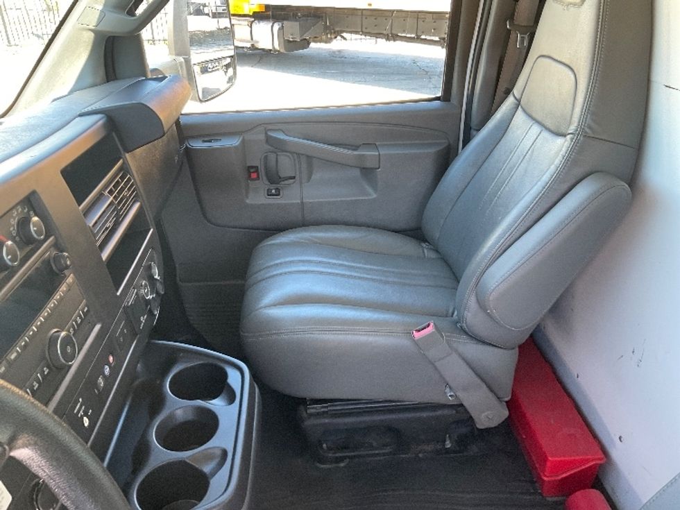 Light Duty Box Truck-Light and Medium Duty Trucks-GMC-2021-Savana G33903-Tampa-FL-62,106\n\t\tmiles-$ 35,250 - Image 18