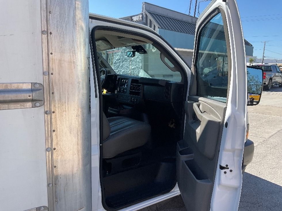 Light Duty Box Truck-Light and Medium Duty Trucks-GMC-2021-Savana G33903-Tampa-FL-62,106\n\t\tmiles-$ 35,250 - Image 19