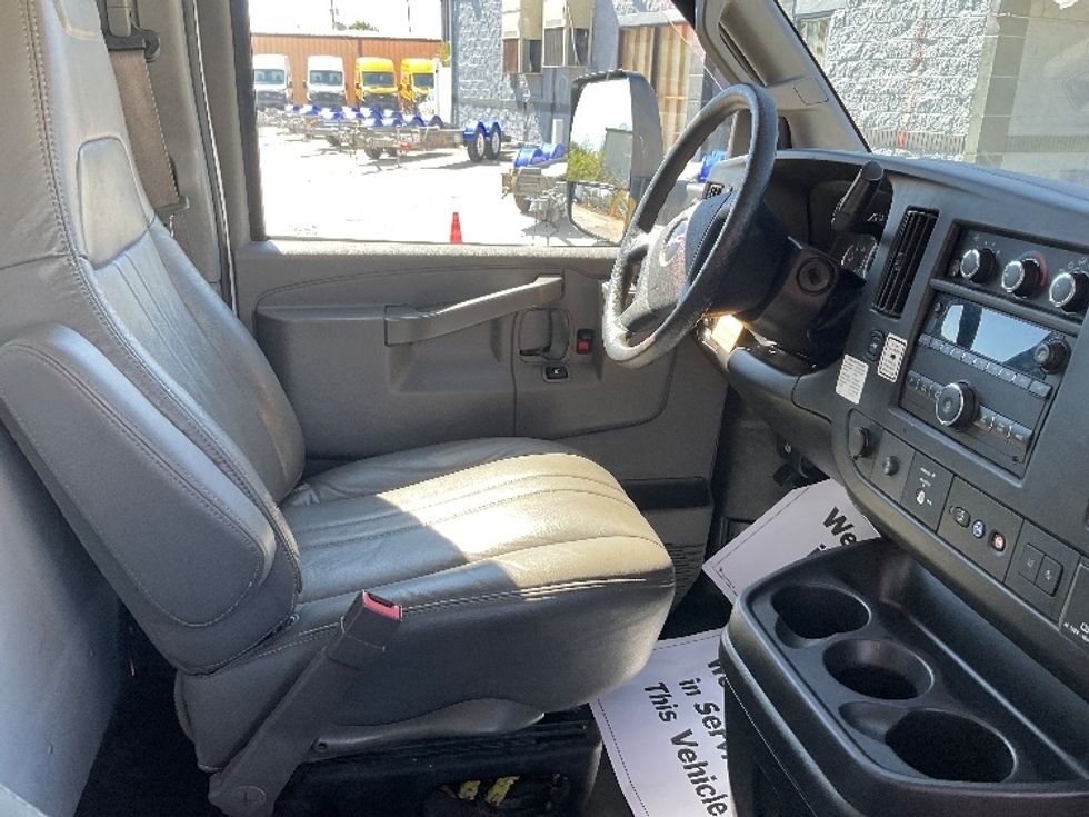 Light Duty Box Truck-Light and Medium Duty Trucks-GMC-2021-Savana G33903-Tampa-FL-62,106\n\t\tmiles-$ 35,250 - Image 21