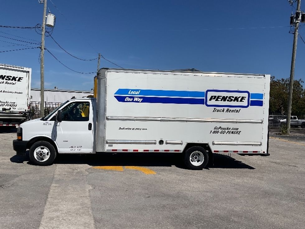 Light Duty Box Truck-Light and Medium Duty Trucks-GMC-2021-Savana G33903-Tampa-FL-62,106\n\t\tmiles-$ 35,250 - Image 4