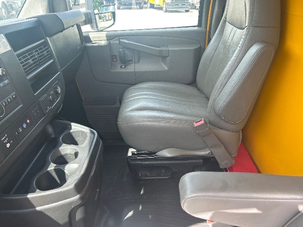Light Duty Box Truck-Light and Medium Duty Trucks-GMC-2021-Savana G33903-Tampa-FL-75,074\n\t\tmiles-$ 30,500 - Image 14