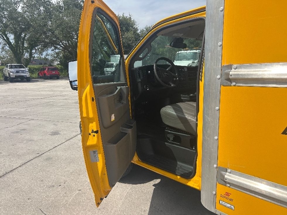 Light Duty Box Truck-Light and Medium Duty Trucks-GMC-2021-Savana G33903-Tampa-FL-75,074\n\t\tmiles-$ 30,500 - Image 17