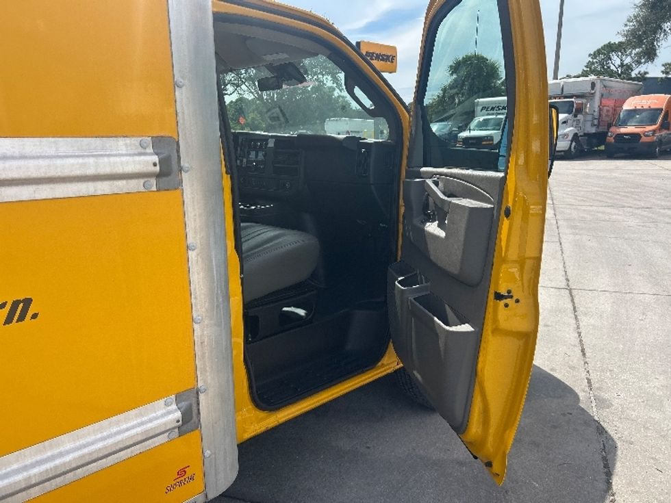 Light Duty Box Truck-Light and Medium Duty Trucks-GMC-2021-Savana G33903-Tampa-FL-75,074\n\t\tmiles-$ 30,500 - Image 20
