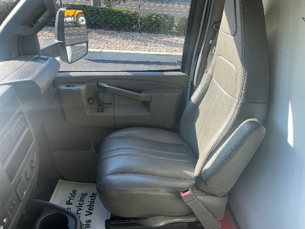 Light Duty Box Truck-Light and Medium Duty Trucks-GMC-2021-Savana G33903-Tampa-FL-77,265\n\t\tmiles-$ 33,500 - Image 18