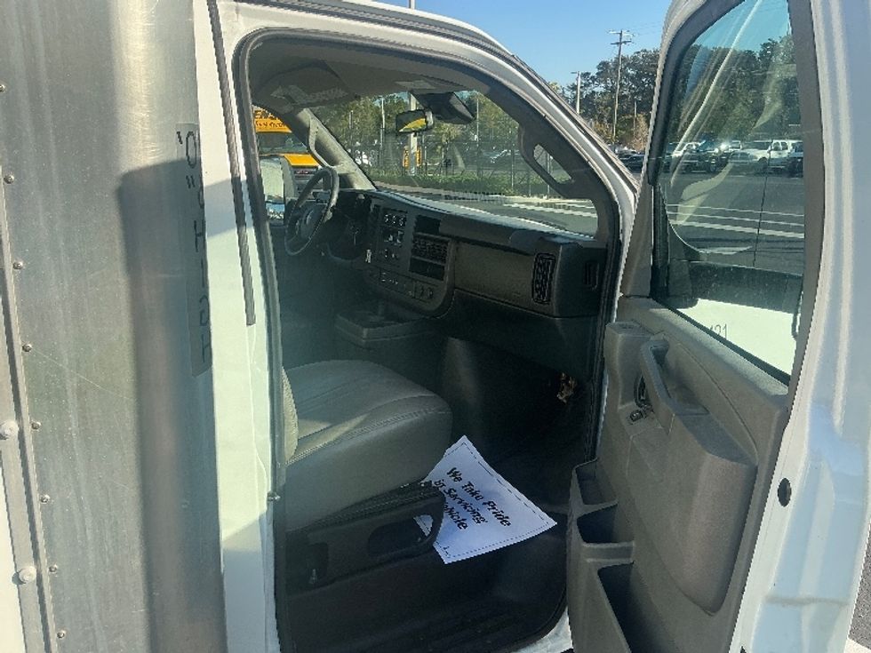 Light Duty Box Truck-Light and Medium Duty Trucks-GMC-2021-Savana G33903-Tampa-FL-77,265\n\t\tmiles-$ 33,500 - Image 19