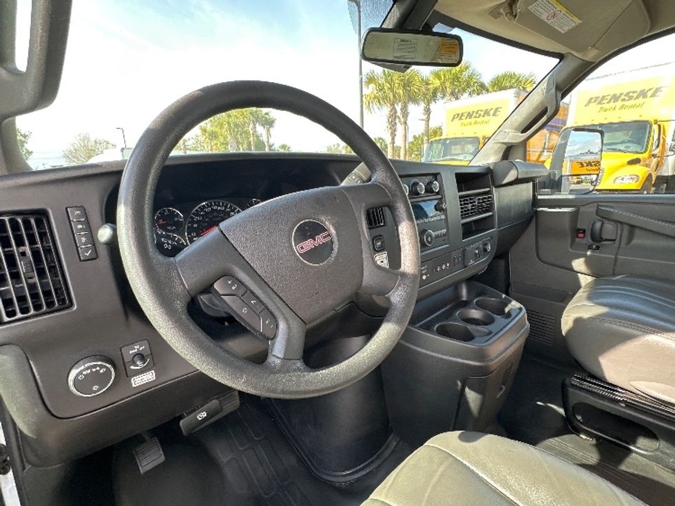 Light Duty Box Truck-Light and Medium Duty Trucks-GMC-2021-Savana G33903-Tampa-FL-79,396\n\t\tmiles-$ 33,250 - Image 17