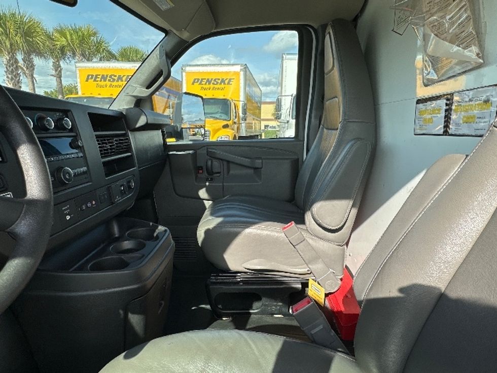 Light Duty Box Truck-Light and Medium Duty Trucks-GMC-2021-Savana G33903-Tampa-FL-79,396\n\t\tmiles-$ 33,250 - Image 19