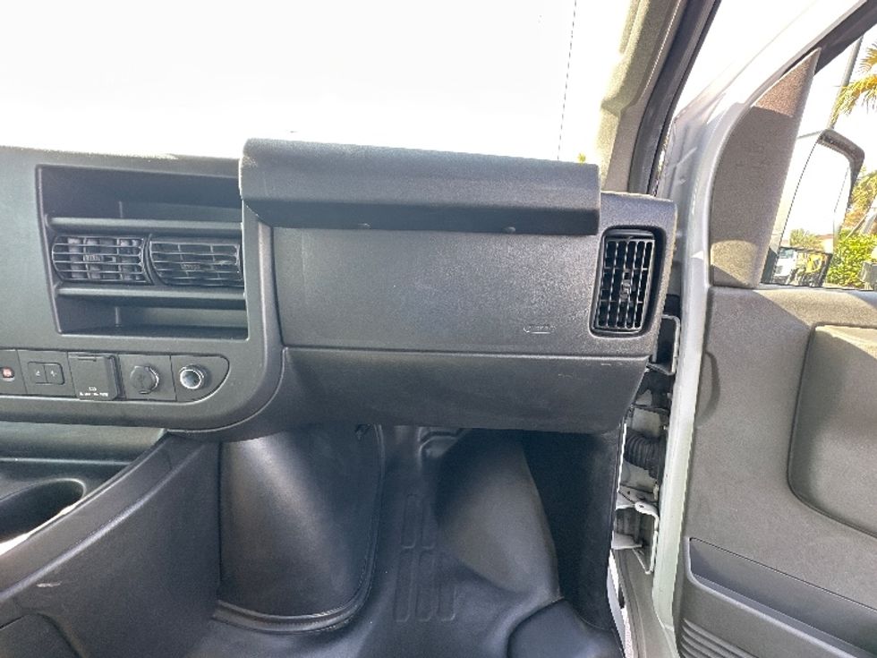 Light Duty Box Truck-Light and Medium Duty Trucks-GMC-2021-Savana G33903-Tampa-FL-79,396\n\t\tmiles-$ 33,250 - Image 21