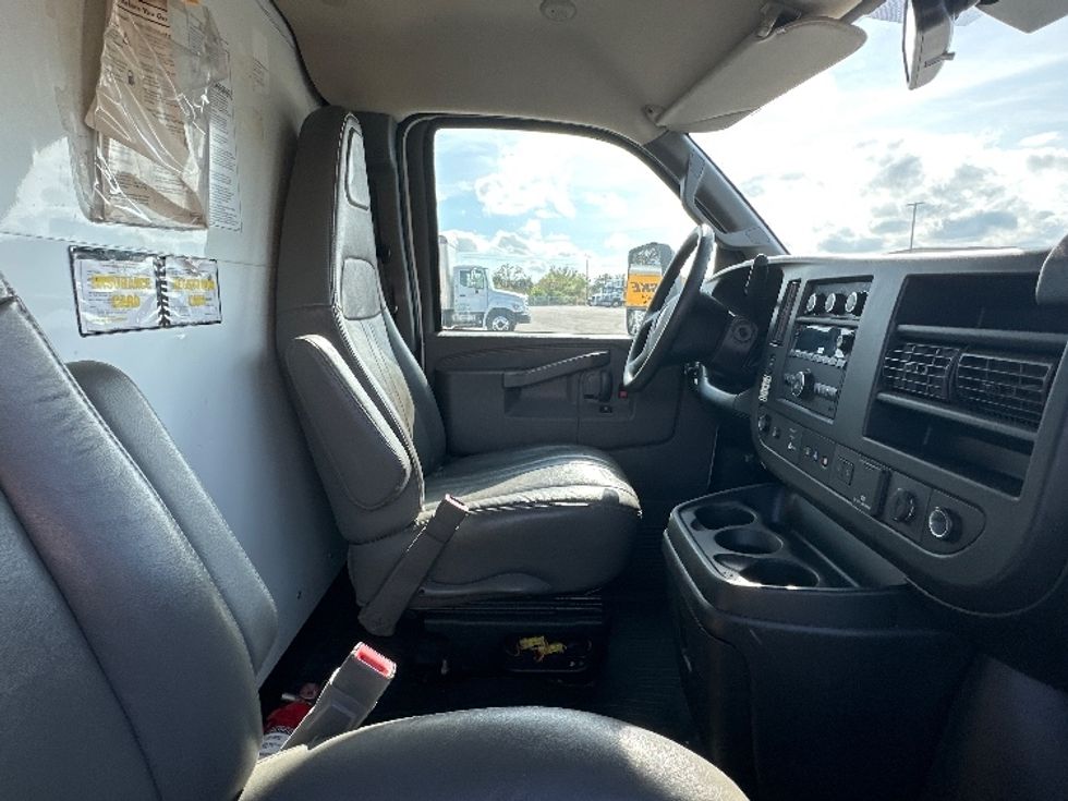 Light Duty Box Truck-Light and Medium Duty Trucks-GMC-2021-Savana G33903-Tampa-FL-79,396\n\t\tmiles-$ 33,250 - Image 22