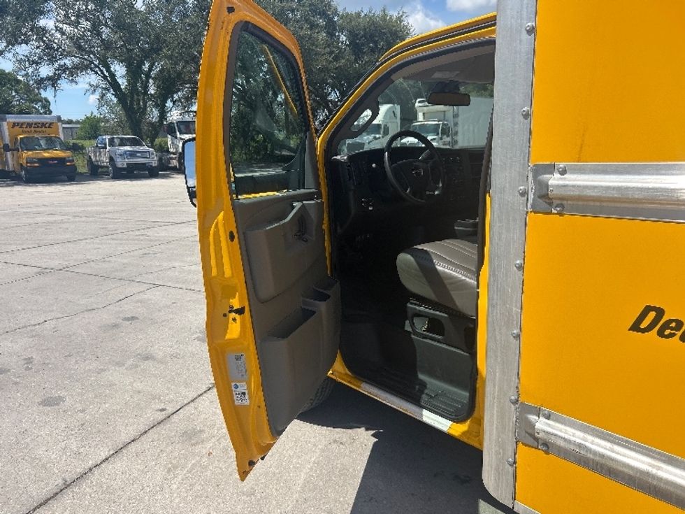 Light Duty Box Truck-Light and Medium Duty Trucks-GMC-2021-Savana G33903-Tampa-FL-80,589\n\t\tmiles-$ 30,000 - Image 16