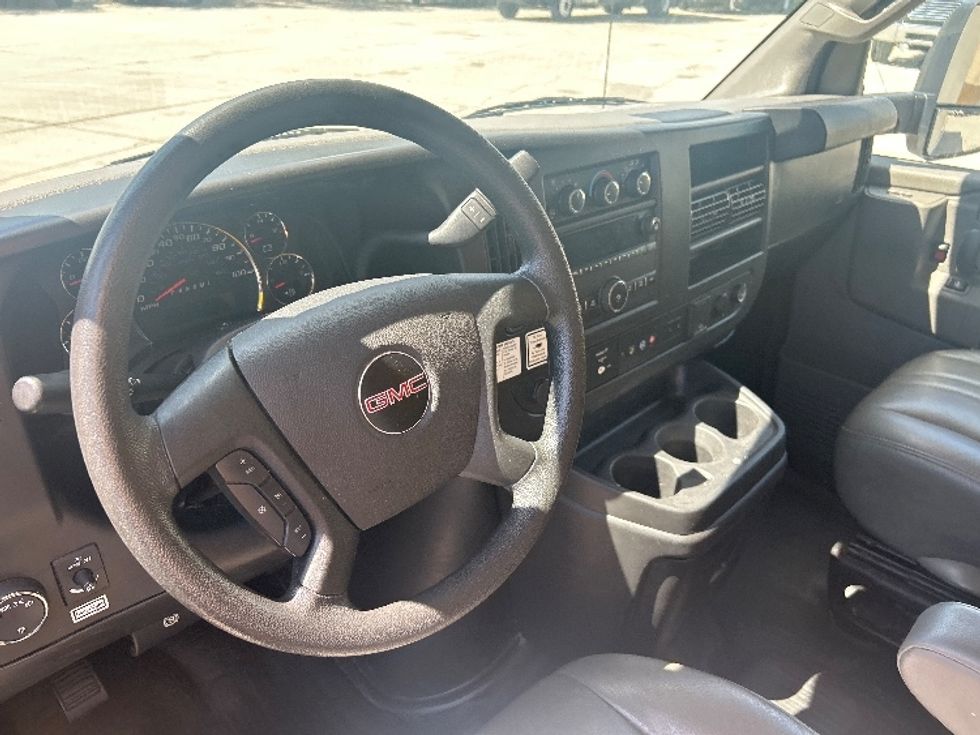 Light Duty Box Truck-Light and Medium Duty Trucks-GMC-2021-Savana G33903-Tampa-FL-80,589\n\t\tmiles-$ 30,000 - Image 17