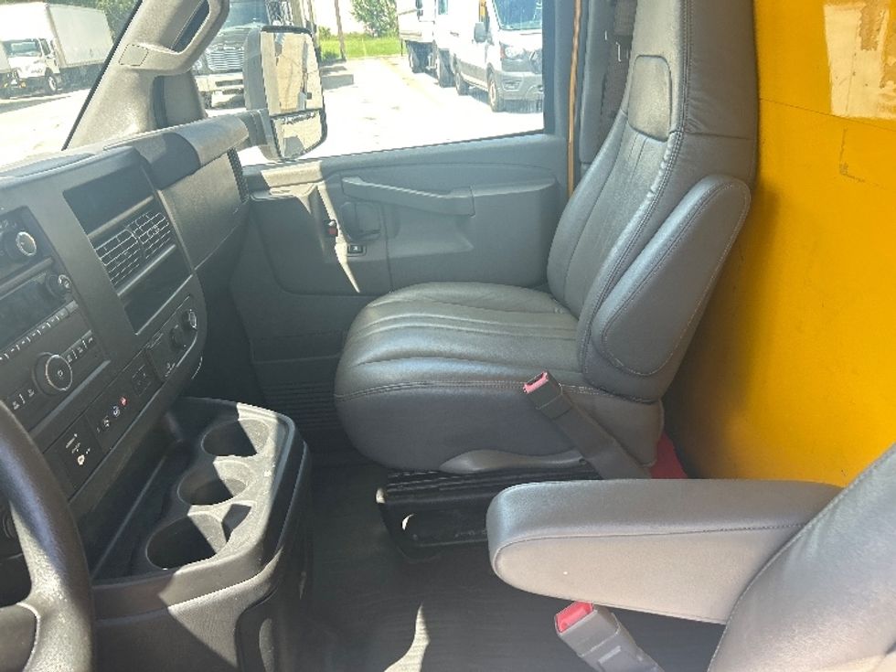 Light Duty Box Truck-Light and Medium Duty Trucks-GMC-2021-Savana G33903-Tampa-FL-80,589\n\t\tmiles-$ 30,000 - Image 19